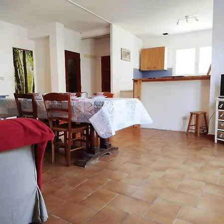 Villa Rez De Jardin Pour Ce T3 Spacieux Proche Et Commerces - 4berna1 *